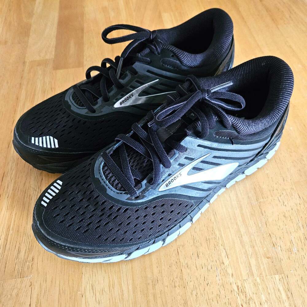 Brooks Beast 18 Mens Size 8 Running Shoes Black EUC
